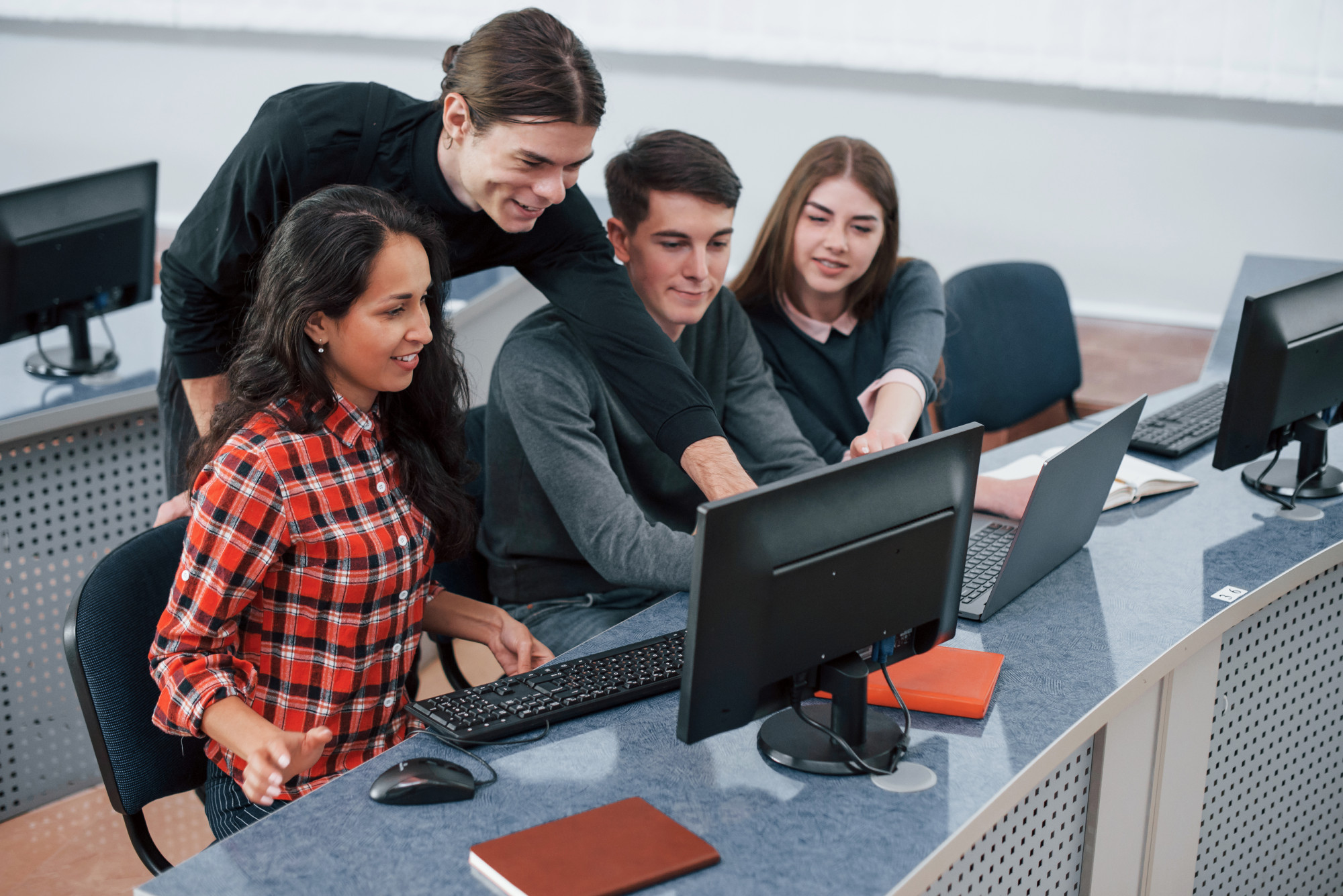 Estudiantes IDITEK en Programación de Software